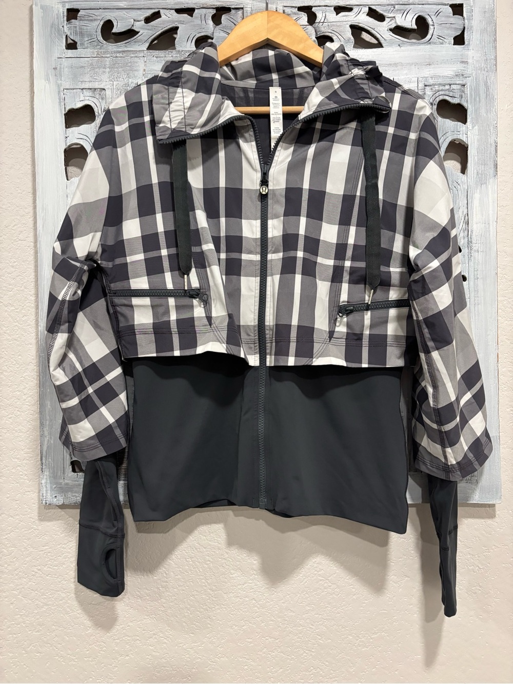 NEW Lululemon Gray & White Plaid Windbreaker Jacket Size 8
